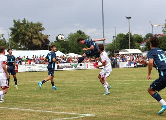 Fussball, Herren, Saison 2026 2027, TSV Moorenweis - TSV 1860 München, Testspiel, Vorbereitung 0:2 durch Lance Fiedler (TSV 1860 München) Tor, Kopfballtor *** Soccer, Men s, 2026–2027 Season, TSV Moorenweis vs. TSV 1860 Munich, Friendly Match, Preseason, 0–2, goal by Lance Fiedler (TSV 1860 Munich), header goal