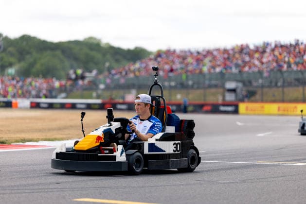 July 5, 2026, Silverstone, Northamptonshire, United Kingdom: LIAM LAWSON (30, Visa Cash App Racing Bulls F1 Team, NZL, New Zeeland F1 Driver, VCARB 03) with LEGO Karts during the drivers parade on race day (Sunday) at the Formula 1 Pirelli British Grand Prix 2026 at Silverstone Circuit Silverstone United Kingdom - ZUMAr193 20260705_zsp_r193_091 Copyright: xSaraxRuffonix
