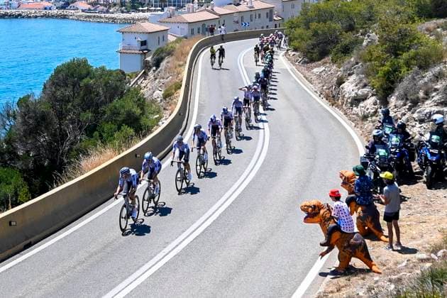 Tour de France 2026 Stage 2 BARCELONA, SPAIN - JULY 05 : Illustration picture of the peloton during stage 2 of the 113rd edition of Tour de France an UCI World Tour 2.UWT cycling road race stage for Men Elite of 182 km with start in Tarragona and finish in Barcelona on July 5, 2026 in Barcelona, Spain, 05 07 2026 ( Motordriver Kurt Vandenborre - Barcelona Spain  Copyright: xTomasxSiskx
