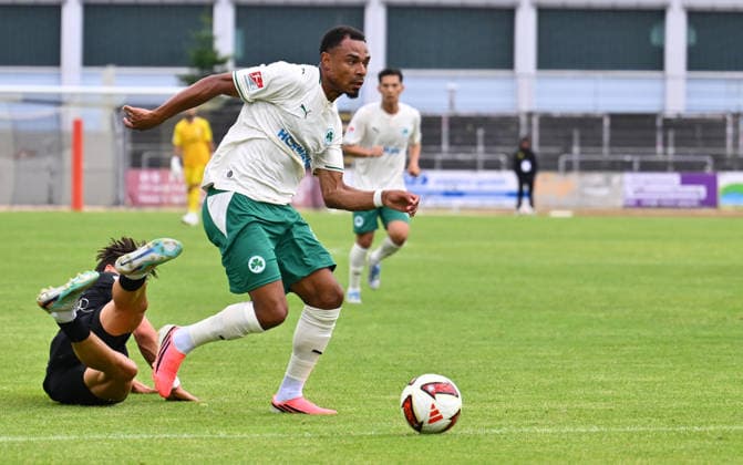 05.07.2026 - Fussball - Saison 2026 2027 - Testspiel Freundschaftsspiel - SpVgg Bayreuth - SpVgg Greuther Fürth ( Kleeblatt ) - - Sportfoto Zink - xwoxzix - regulations prohibit any use of photographs as image sequences and or quasi-video - only for editorial use - Sacha Banse Bansé (6, SpVgg Greuther Fürth ) *** July 5, 2026 Soccer Season 2026–2027 Exhibition Match Friendly Match SpVgg Bayreuth SpVgg Greuther Fürth Kleeblatt Sports Photo Zink xwoxzix Regulations prohibit any use of photographs as image sequences and or quasi-video; for editorial use only. Sacha Banse Bansé 6, SpVgg Greuther Fürth