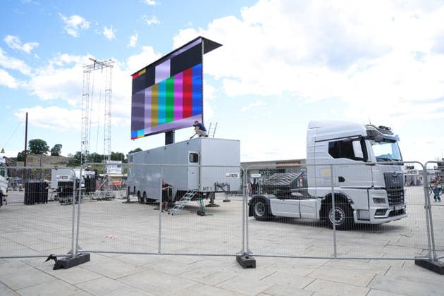 OSLO, NORWAY 20260705 Preparations are underway, including large screens at Radhustorget in central Oslo, for tonight s round of 16 match between Brazil and Norway. OSLO NORWAY x9200x *** OSLO, NORWAY July 5, 2026 Preparations are underway—including the installation of large screens at Radhustorget in central Oslo—for tonight’s Round of 16 match between Brazil and Norway OSLO NORWAY x9200x  Copyright: xAdamxIhse TTx WORLD CUP NORWEGIAN FANS BRAZIL-NORWAY