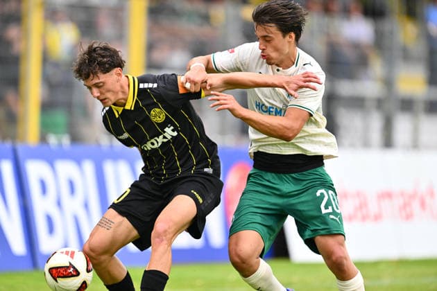 05.07.2026 - Fussball - Saison 2026 2027 - Testspiel Freundschaftsspiel - SpVgg Bayreuth - SpVgg Greuther Fürth ( Kleeblatt ) - - Sportfoto Zink - xwoxzix - regulations prohibit any use of photographs as image sequences and or quasi-video - only for editorial use - Kurt Pestel (20, SpVgg Bayreuth ) Leander Popp (20, SpVgg Greuther Fürth ) *** July 5, 2026 Soccer Season 2026–2027 Exhibition Match Friendly Match SpVgg Bayreuth SpVgg Greuther Fürth Kleeblatt Sports Photo Zink xwoxzix Regulations prohibit any use of photographs as image sequences and or quasi-video; for editorial use only. Kurt Pestel 20, SpVgg Bayreuth Leander Popp 20, SpVgg Greuther Fürth