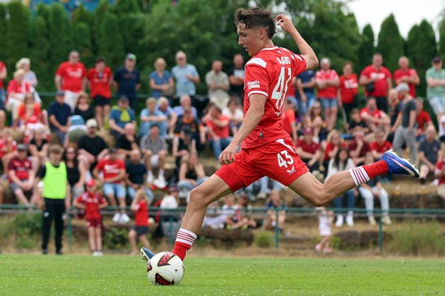 05.07.2026, xrekx, Fussball Testspiel, TSG Kaiserslautern - 1.FC Kaiserslautern v.l. Owen Gibs (1.FC Kaiserslautern) (DFL DFB REGULATIONS PROHIBIT ANY USE OF PHOTOGRAPHS as IMAGE SEQUENCES and or QUASI-VIDEO) Kaiserslautern *** July 5, 2026, xrekx, Soccer Friendly Match, TSG Kaiserslautern 1 FC Kaiserslautern v l Owen Gibs 1 FC Kaiserslautern DFL DFB REGULATIONS PROHIBIT ANY USE OF PHOTOGRAPHS as IMAGE SEQUENCES and or QUASI-VIDEO Kaiserslautern