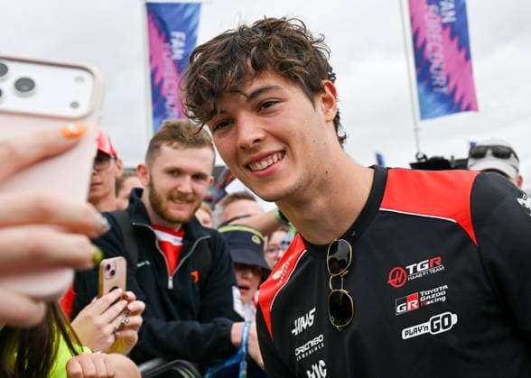 Formula 1, Silverstone, UK, 05 July, 2026. 05 July 2026. Oliver Bearman, Haas F1 Team, arrives at the Formula 1 Pirelli British Grand Prix at Silverstone, Northamptonshire, UK., Credit:Lee Floyd Lee Floyd - B3214 Avalon UK, Northamptonshire, London, Silverstone  Copyright: xLeexFloydx xLeexFloydx-xB3214x xAvalonx 1114584802