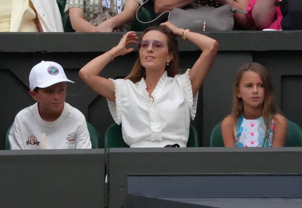 Tennis - 2026 Wimbledon Championships - Day Seven (Week One) - All England Lawn Tennis & Croquet Club, London - Sunday 5th July 2026 CENTER COURT : Mens singles : Roman Safiullin v Novak Djokovic (SRB) Novak Djokovic™s children, Stefan and Tara in the players box with Mum, Jelena COLORSPORT ANDREW COWIE 