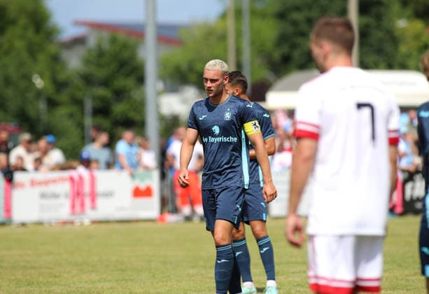 Fussball, Herren, Saison 2026 2027, TSV Moorenweis - TSV 1860 München, Testspiel, Vorbereitung Lasse Fassmann (TSV 1860 München) mit Kapitänsbinde *** Soccer, Men s, 2026–2027 Season, TSV Moorenweis vs. TSV 1860 Munich, Friendly Match, Preseason: Lasse Fassmann of TSV 1860 Munich Wearing the Captain s Armband