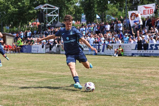 Fussball, Herren, Saison 2026 2027, TSV Moorenweis - TSV 1860 München, Testspiel, Vorbereitung Emre Erdogan (TSV 1860 München) mit Ball im Angriff, Schuss, Torschuss *** Soccer, Men s, 2026–2027 Season, TSV Moorenweis vs. TSV 1860 Munich, Friendly Match, Preseason: Emre Erdogan of TSV 1860 Munich with the ball on the attack, shot, shot on goal