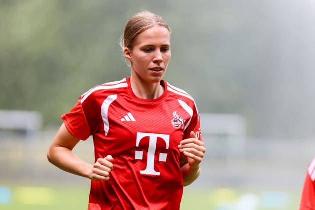 Angebot: 1. FC Köln Frauen, Auftakttraining, 05.07.2026 Celina Degen (1. FC Köln, 5) Auftakttraining der Frauen des 1. FC Köln zur Saison 2026 27 der 1. Frauen Fussball Bundesliga, Trainingsgelände am Geißbockheim, Köln, 05.07.2026 DFL DFB regulations prohibit any use of photographs as image sequences and or quasi-video. *** 1 FC Köln Women, First Training Session of the Season, July 5, 2026 Celina Degen 1 FC Köln, 5th pre-season training session for the 1 FC Köln women’s team ahead of the 2026–27 season of the Women’s Bundesliga, training grounds at Geißbockheim, Cologne, July 5, 2026 DFL DFB regulations prohibit any use of photographs as image sequences and or quasi-video Copyright: xBEAUTIFULxSPORTS Freisenx