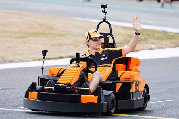 F1 - BRITISH GRAND PRIX 2026 81 PIASTRI Oscar (aus), McLaren F1 Team MCL40, drives A lego Minicar on the drivers parade prior the Formula 1 British Grand Prix 2026, 9th round of the 2026 Formula One World Championship, WM, Weltmeisterschaft from July 3 to 5, 2026 on the Silverstone Circuit, in Silverstone, United Kingdom - SilverstoneUnited Kingdom  Copyright: xDPPIx