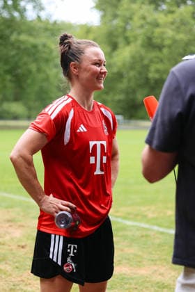 Angebot: 1. FC Köln Frauen, Auftakttraining, 05.07.2026 Marina Hegering (1. FC Köln, 33) Auftakttraining der Frauen des 1. FC Köln zur Saison 2026 27 der 1. Frauen Fussball Bundesliga, Trainingsgelände am Geißbockheim, Köln, 05.07.2026 DFL DFB regulations prohibit any use of photographs as image sequences and or quasi-video. *** 1 FC Köln Women, First Training Session of the Season, July 5, 2026 Marina Hegering 1 FC Köln, 33 First training session of the 1 FC Köln women’s team for the 2026–27 season of the Women’s Bundesliga, training grounds at Geißbockheim, Cologne, July 5, 2026 DFL DFB regulations prohibit any use of photographs as image sequences and or quasi-video Copyright: xBEAUTIFULxSPORTS Freisenx