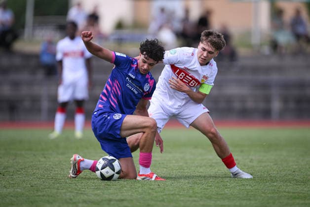 Fussball BITZER Cup U 19 Junioren 2025 in Ergenzingen (Kreis Tuebingen) 05.07.2026 VfB Stuttgart U19 - 1. FSV Mainz U19 Kolya Petrovskyi (re, VfB Stuttgart U19) gegen Paul Hanfland (li, 1. FSV Mainz 05) *** Soccer: BITZER Cup U-19 Juniors 2025 in Ergenzingen, Tübingen District, July 5, 2026: VfB Stuttgart U-19 vs. FSV Mainz U-19, Kolya Petrovskyi (right), VfB Stuttgart U19 vs. Paul Hanfland (left), 1. FSV Mainz 05