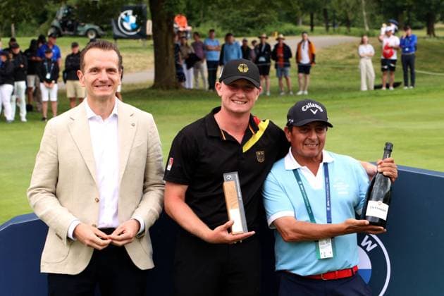 EICHENRIED, GERMANY - JULY 05: Best Amateur KOELLE, Finn (GER), his Caddy and Tim Beltermann (BMW) at the Final Round of the BMW International Open, Eichenried, Germany, DP World Tour, Final Round on July 5, 2026 in Eichenried, Germany, BMW International Open, Eichenried, Germany, 05.07.2026 Bavaria Germany Copyright: xPhotographer:xNilsxKoepkex