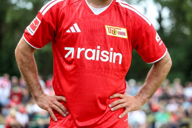 05.07.2026, xtgx, Fussball Testspiel, SV Grün-Weiß Lübben - 1. FC Union Berlin emspor, v.l. Symbolfoto, Symbolbild, Symbol Heimtrikot, Trikot, Struktur der Alten Försterei, Alte Försterei, Tirkot 2026 2027 (DFL DFB REGULATIONS PROHIBIT ANY USE OF PHOTOGRAPHS as IMAGE SEQUENCES and or QUASI-VIDEO) Lübben *** July 5, 2026, xtgx, soccer friendly, SV Grün Weiß Lübben 1 vs. FC Union Berlin emspor, from left: stock photo, stock image, stock home jersey, jersey, layout of the Alte Försterei, Alte Försterei, jersey 2026–2027 DFL DFB REGULATIONS PROHIBIT ANY USE OF PHOTOGRAPHS as IMAGE SEQUENCES and or QUASI-VIDEO Lübben