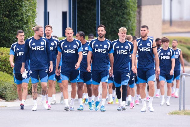 05.07.2026, Fussball, Trainingsauftakt des FC Schalke 04. Die Spieler des S04 kommen zum Training. Gelsenkirchen Trainingsgelände FC Schalke 04 NRW Deutschland xRHR-FOTO YYx *** July 5, 2026, Soccer, FC Schalke 04 s first training session of the season. The S04 players arrive for training at the FC Schalke 04 training facility in Gelsenkirchen, North Rhine-Westphalia, Germany xRHR PHOTO YYx Copyright: RHR-FOTOx RHR-FOTO YY