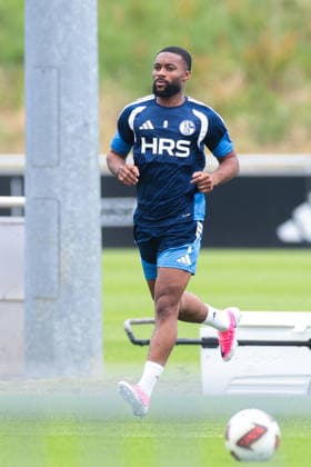 05.07.2026, Fussball, Trainingsauftakt des FC Schalke 04. Moussa Sylla (FC Schalke 04). Gelsenkirchen Trainingsgelände FC Schalke 04 NRW Deutschland xRHR-FOTO YYx *** July 5, 2026, Soccer, FC Schalke 04 s first training session of the season Moussa Sylla FC Schalke 04 Gelsenkirchen FC Schalke 04 training facility North Rhine-Westphalia, Germany xRHR PHOTO YYx Copyright: RHR-FOTOx RHR-FOTO YY
