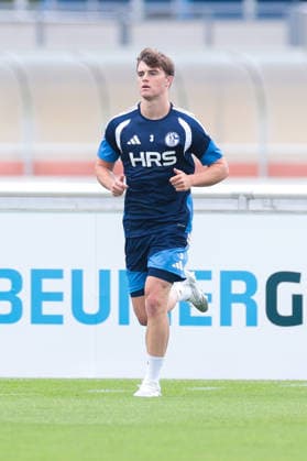 05.07.2026, Fussball, Trainingsauftakt des FC Schalke 04. Dylan Leonard (FC Schalke 04). Gelsenkirchen Trainingsgelände FC Schalke 04 NRW Deutschland xRHR-FOTO YYx *** July 5, 2026, Soccer, FC Schalke 04 s first training session of the season Dylan Leonard FC Schalke 04 Gelsenkirchen FC Schalke 04 training facility NRW Germany xRHR PHOTO YYx Copyright: RHR-FOTOx RHR-FOTO YY