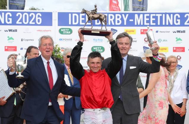 05.07.2026, GER,Reitsport, Rennen 8 IDEE 157. Deutsches Derby , Derby Meeting Hamburg - Galopprennen, Hamburger Renn-Club e.V., Galopprennbahn Hamburg Horn, Hamburg Sigerehrung zum Rennen 8 IDEE 157. Deutsches Besitzer Hans-Wilhelm Jenckel, Jockey und Derbysieger Wladimir Panov und Besitzer Friedrich von Lenthe *** July 5, 2026, GER, Equestrian Sports, Race 8 IDEE 157 German Derby, Derby Meeting Hamburg Horse Race, Hamburger Renn Club e.V., Hamburg Horn Racetrack, Hamburg, Award Ceremony for Race 8 IDEE 157 German Derby, Owner Hans Wilhelm Jenckel, Jockey and Derby Winner Wladimir Panov, and Owner Friedrich von Lenthe nordphotoxGmbHx xTauchnitz nph00059