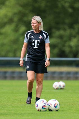 Angebot: 1. FC Köln Frauen, Auftakttraining, 05.07.2026 Jacqueline Dünker (1.FC Köln, Co-Trainerin) Auftakttraining der Frauen des 1. FC Köln zur Saison 2026 27 der 1. Frauen Fussball Bundesliga, Trainingsgelände am Geißbockheim, Köln, 05.07.2026 DFL DFB regulations prohibit any use of photographs as image sequences and or quasi-video. *** Job Posting: 1. FC Köln Women’s Team, Season-Opening Training, July 5, 2026 Jacqueline Dünker, 1. FC Köln, Assistant Coach at the 1 FC Köln Women’s Season Opener Training for the 2026–27 season of the Women’s Bundesliga, Training Facility at Geißbockheim, Cologne, July 5, 2026. DFL and DFB regulations prohibit any use of photographs as image sequences and or quasi-video content. Copyright: xBEAUTIFULxSPORTS Freisenx