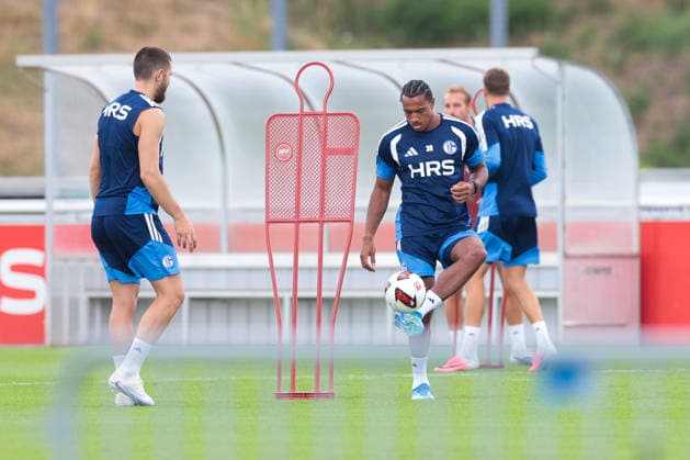 05.07.2026, Fussball, Trainingsauftakt des FC Schalke 04. Anton Donkor (FC Schalke 04). Gelsenkirchen Trainingsgelände FC Schalke 04 NRW Deutschland xRHR-FOTO YYx *** July 5, 2026, Soccer, FC Schalke 04 s first training session of the season Anton Donkor FC Schalke 04 Gelsenkirchen FC Schalke 04 training facility NRW Germany xRHR PHOTO YYx Copyright: RHR-FOTOx RHR-FOTO YY