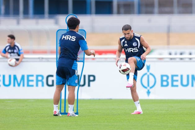 05.07.2026, Fussball, Trainingsauftakt des FC Schalke 04. Adil Aouchiche (FC Schalke 04). Gelsenkirchen Trainingsgelände FC Schalke 04 NRW Deutschland xRHR-FOTO YYx *** July 5, 2026, Soccer, FC Schalke 04 s first training session of the season Adil Aouchiche FC Schalke 04 Gelsenkirchen FC Schalke 04 training facility North Rhine-Westphalia, Germany xRHR PHOTO YYx Copyright: RHR-FOTOx RHR-FOTO YY