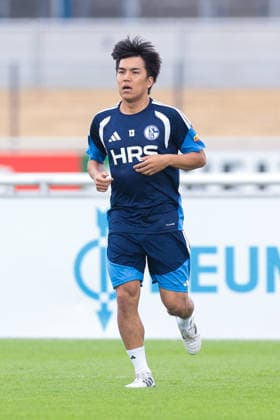 05.07.2026, Fussball, Trainingsauftakt des FC Schalke 04. Satoshi Tanaka (FC Schalke 04). Gelsenkirchen Trainingsgelände FC Schalke 04 NRW Deutschland xRHR-FOTO YYx *** July 5, 2026, Soccer, FC Schalke 04 s first training session of the season Satoshi Tanaka FC Schalke 04 Gelsenkirchen FC Schalke 04 training facility North Rhine-Westphalia, Germany xRHR PHOTO YYx Copyright: RHR-FOTOx RHR-FOTO YY