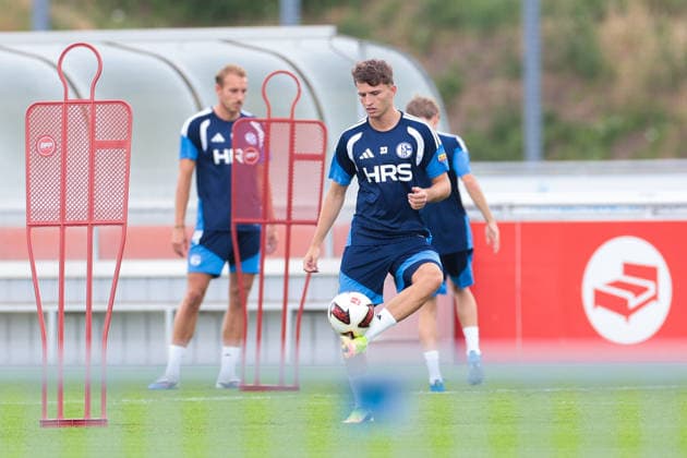 05.07.2026, Fussball, Trainingsauftakt des FC Schalke 04. Vitalie Becker (FC Schalke 04). Gelsenkirchen Trainingsgelände FC Schalke 04 NRW Deutschland xRHR-FOTO YYx *** July 5, 2026, Soccer, FC Schalke 04 s first training session of the season Vitalie Becker FC Schalke 04 Gelsenkirchen FC Schalke 04 training facility NRW Germany xRHR PHOTO YYx Copyright: RHR-FOTOx RHR-FOTO YY