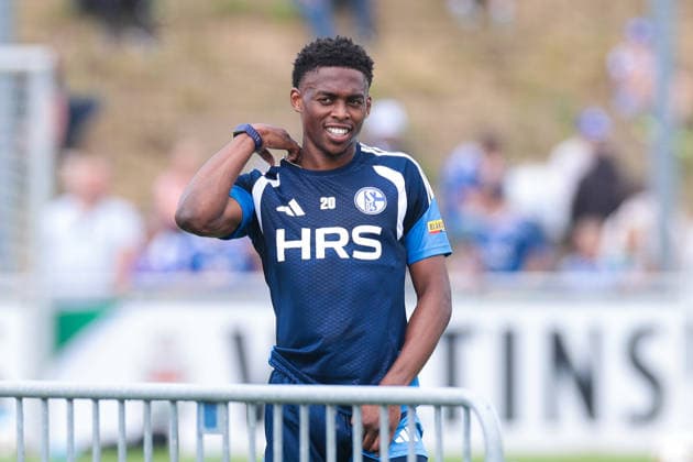 05.07.2026, Fussball, Trainingsauftakt des FC Schalke 04. Junior Adamu (FC Schalke 04). Gelsenkirchen Trainingsgelände FC Schalke 04 NRW Deutschland xRHR-FOTO YYx *** July 5, 2026, Soccer, FC Schalke 04 s first training session of the season; Junior Adamu; FC Schalke 04 Gelsenkirchen; FC Schalke 04 training facility; North Rhine-Westphalia, Germany; xRHR PHOTO YYx Copyright: RHR-FOTOx RHR-FOTO YY