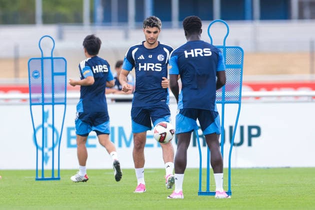 05.07.2026, Fussball, Trainingsauftakt des FC Schalke 04. Mertcan Ayhan (FC Schalke 04). Gelsenkirchen Trainingsgelände FC Schalke 04 NRW Deutschland xRHR-FOTO YYx *** July 5, 2026, Soccer, FC Schalke 04 s first training session of the season Mertcan Ayhan FC Schalke 04 Gelsenkirchen FC Schalke 04 training facility North Rhine-Westphalia, Germany xRHR PHOTO YYx Copyright: RHR-FOTOx RHR-FOTO YY