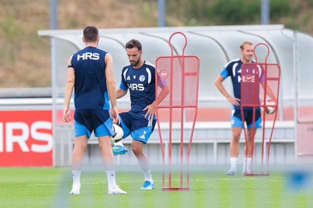 05.07.2026, Fussball, Trainingsauftakt des FC Schalke 04. Kenan Karaman (FC Schalke 04). Gelsenkirchen Trainingsgelände FC Schalke 04 NRW Deutschland xRHR-FOTO YYx *** July 5, 2026, Soccer, FC Schalke 04 s first training session of the season Kenan Karaman FC Schalke 04 Gelsenkirchen FC Schalke 04 training facility North Rhine-Westphalia, Germany xRHR PHOTO YYx Copyright: RHR-FOTOx RHR-FOTO YY