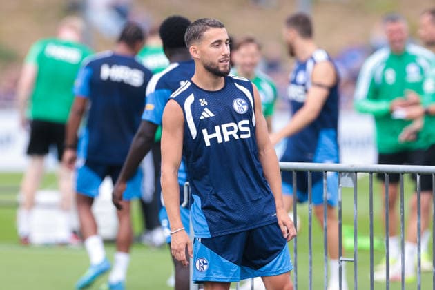05.07.2026, Fussball, Trainingsauftakt des FC Schalke 04. Adil Aouchiche (FC Schalke 04). Gelsenkirchen Trainingsgelände FC Schalke 04 NRW Deutschland xRHR-FOTO YYx *** July 5, 2026, Soccer, FC Schalke 04 s first training session of the season Adil Aouchiche FC Schalke 04 Gelsenkirchen FC Schalke 04 training facility North Rhine-Westphalia Germany xRHR PHOTO YYx Copyright: RHR-FOTOx RHR-FOTO YY