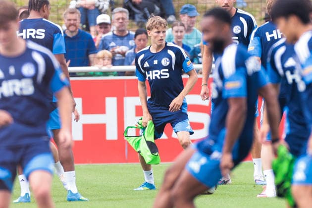 05.07.2026, Fussball, Trainingsauftakt des FC Schalke 04. Luca Vozar (FC Schalke 04). Gelsenkirchen Trainingsgelände FC Schalke 04 NRW Deutschland xRHR-FOTO YYx *** July 5, 2026, Soccer, FC Schalke 04 s first training session of the season Luca Vozar FC Schalke 04 Gelsenkirchen FC Schalke 04 training facility North Rhine-Westphalia, Germany xRHR PHOTO YYx Copyright: RHR-FOTOx RHR-FOTO YY