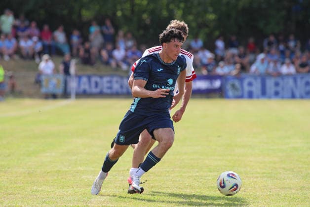 Fussball, Herren, Saison 2026 2027, TSV Moorenweis - TSV 1860 München, Testspiel, Vorbereitung Rron Gosalci (TSV 1860 München) mit Ball im Angriff *** Soccer, Men s, 2026–2027 Season, TSV Moorenweis vs. TSV 1860 Munich, Friendly Match, Preseason: Rron Gosalci of TSV 1860 Munich with the ball on the attack