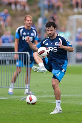 05.07.2026, Fussball, Trainingsauftakt des FC Schalke 04. Adrian Gantenbein (FC Schalke 04). Gelsenkirchen Trainingsgelände FC Schalke 04 NRW Deutschland xRHR-FOTO YYx *** July 5, 2026, Soccer, FC Schalke 04 s first training session of the season Adrian Gantenbein FC Schalke 04 Gelsenkirchen FC Schalke 04 training facility NRW Germany xRHR PHOTO YYx Copyright: RHR-FOTOx RHR-FOTO YY
