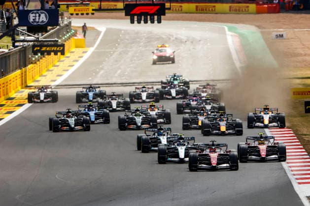 Silverstone, : Motorsport: FIA F1 Grand Prix of Britain on July, 5, 2026, Silverstone, Motorsport: FIA F1 Grand Prix of Britain (Photo by Juergen Tap) Start, 16 LECLERC Charles (mco), Scuderia Ferrari SF-26, action 12 KIMI ANTONELLI Andrea (ita), Mercedes AMG F1 Team W17, 44 HAMILTON Lewis (gbr), Scuderia Ferrari SF-26 Silverstone GBR *** Silverstone, Motorsport: FIA F1 Grand Prix of Britain on July 5, 2026, Silverstone, Motorsport: FIA F1 Grand Prix of Britain. Photo by Juergen Tap. Start, 16. Charles Leclerc (MCO), Scuderia Ferrari SF 26, action 12. Andrea Antonelli (ITA), Mercedes AMG F1 Team W17, 44 HAMILTON Lewis GBR, Scuderia Ferrari SF 26, Silverstone, GBR