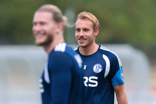 05.07.2026, Fussball, Trainingsauftakt des FC Schalke 04. Timo Becker (FC Schalke 04) lacht. Gelsenkirchen Trainingsgelände FC Schalke 04 NRW Deutschland xRHR-FOTO YYx *** July 5, 2026, Soccer, FC Schalke 04 s first training session of the season Timo Becker FC Schalke 04 laughs Gelsenkirchen FC Schalke 04 training facility NRW Germany xRHR PHOTO YYx Copyright: RHR-FOTOx RHR-FOTO YY