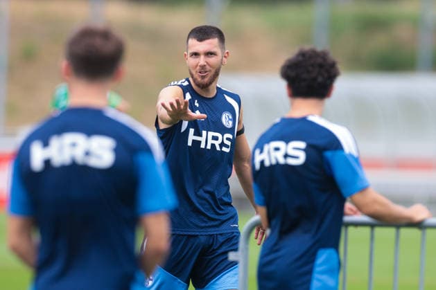 05.07.2026, Fussball, Trainingsauftakt des FC Schalke 04. Hasan Kurucay (FC Schalke 04). Gelsenkirchen Trainingsgelände FC Schalke 04 NRW Deutschland xRHR-FOTO YYx *** July 5, 2026, Soccer, FC Schalke 04 s first training session of the season Hasan Kurucay FC Schalke 04 Gelsenkirchen FC Schalke 04 training facility NRW Germany xRHR PHOTO YYx Copyright: RHR-FOTOx RHR-FOTO YY