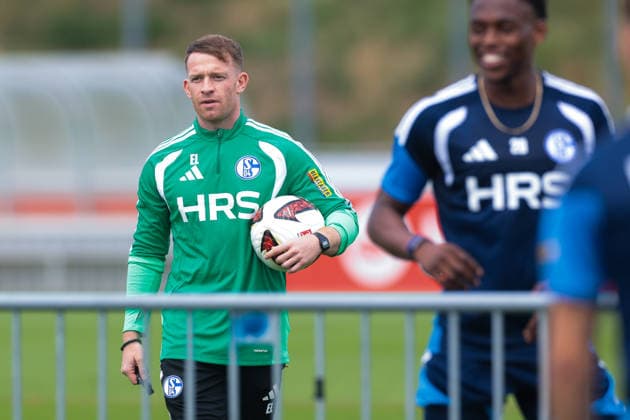 05.07.2026, Fussball, Trainingsauftakt des FC Schalke 04. Co-Trainer Eddie Lattimore (FC Schalke 04). Gelsenkirchen Trainingsgelände FC Schalke 04 NRW Deutschland xRHR-FOTO YYx *** July 5, 2026, Soccer, FC Schalke 04 s first training session of the season; Assistant Coach Eddie Lattimore; FC Schalke 04; Gelsenkirchen; FC Schalke 04 training facility; North Rhine-Westphalia, Germany; xRHR; PHOTO YYx Copyright: RHR-FOTOx RHR-FOTO YY
