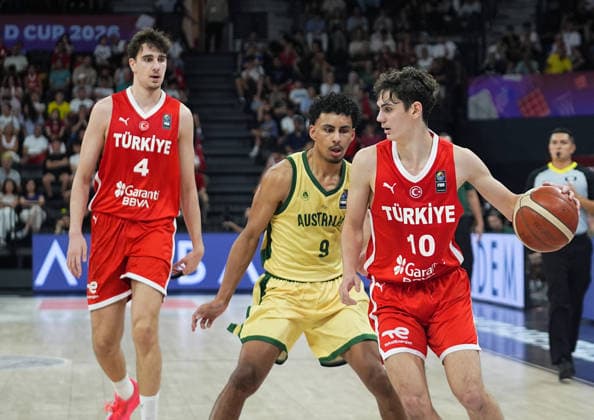 Turkiye v Australia - FIBA U17, U 17 Basketball World Cup ISTANBUL, TURKIYE - JULY 5: Omer Kutluay (10) of Turkiye in action against Antonio Browne (9) of Australia during the FIBA Under-17 Basketball World Cup third-place game between Turkiye and Australiaat the Basketball Development Center in Istanbul, Turkiye, on July 5, 2026. Esra Bilgin Anadolu Istanbul Turkey. Editorial use only. Please get in touch for any other usage.  Copyright: x2026xAnadoluxEsraxBilginx