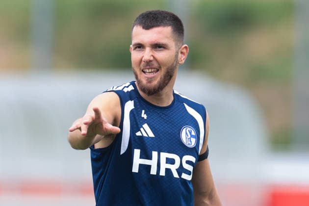 05.07.2026, Fussball, Trainingsauftakt des FC Schalke 04. Hasan Kurucay (FC Schalke 04). Gelsenkirchen Trainingsgelände FC Schalke 04 NRW Deutschland xRHR-FOTO YYx *** July 5, 2026, Soccer, FC Schalke 04 s first training session of the season Hasan Kurucay FC Schalke 04 Gelsenkirchen FC Schalke 04 training facility North Rhine-Westphalia, Germany xRHR PHOTO YYx Copyright: RHR-FOTOx RHR-FOTO YY