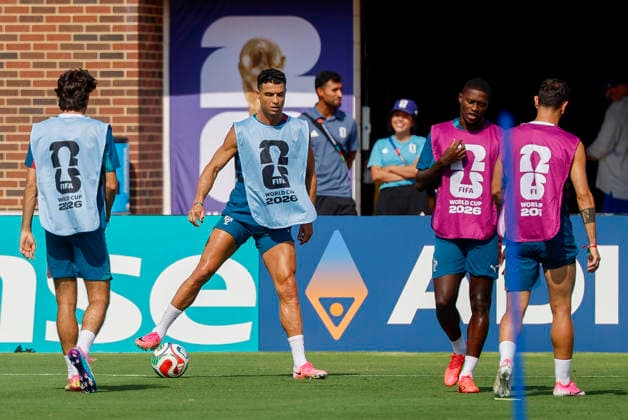 Portugal s Cristiano Ronaldo (c) in action during the team s training session in Dallas, USA, 5 July 2026. Portugal training session !ACHTUNG: NUR REDAKTIONELLE NUTZUNG!  Copyright: xMariscalx GRAF1513 20260705-55020808292_1