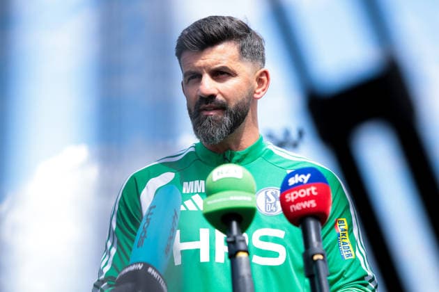 05.07.2026, Fussball, Trainingsauftakt des FC Schalke 04. Medienrunde mit Trainer Miron Muslic (FC Schalke 04). Gelsenkirchen Trainingsgelände FC Schalke 04 NRW Deutschland xRHR-FOTO YYx *** July 5, 2026, Soccer, FC Schalke 04 s first training session of the season; press conference with coach Miron Muslic; FC Schalke 04, Gelsenkirchen; FC Schalke 04 training facility; North Rhine-Westphalia, Germany; xRHR PHOTO YYx Copyright: RHR-FOTOx RHR-FOTO YY