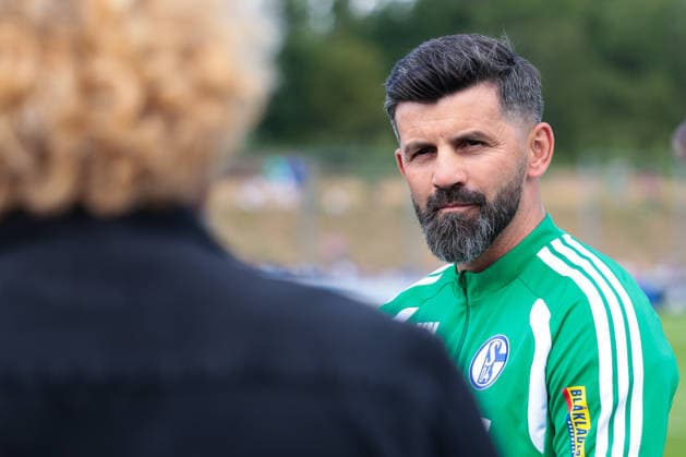05.07.2026, Fussball, Trainingsauftakt des FC Schalke 04. Medienrunde mit Trainer Miron Muslic (FC Schalke 04). Gelsenkirchen Trainingsgelände FC Schalke 04 NRW Deutschland xRHR-FOTO YYx *** July 5, 2026, Soccer, FC Schalke 04 s first training session of the season; press conference with coach Miron Muslic; FC Schalke 04, Gelsenkirchen; FC Schalke 04 training facility; North Rhine-Westphalia, Germany; xRHR PHOTO YYx Copyright: RHR-FOTOx RHR-FOTO YY