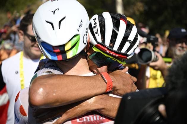 Tour de France 2026 Stage 2 BARCELONA, SPAIN - JULY 05 : Del Toro Isaac (MEX) of UAE Team Emirates XRG celebrating his victory with Pogacar Tadej (SLO) of UAE Team Emirates XRG during stage 2 of the 113rd edition of Tour de France an UCI World Tour 2.UWT cycling road race stage for Men Elite of 182 km with start in Tarragona and finish in Barcelona on July 5, 2026 in Barcelona, Spain, 05 07 2026 Barcelona Spain  Copyright: xJasperxJacobsx