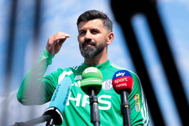 05.07.2026, Fussball, Trainingsauftakt des FC Schalke 04. Medienrunde mit Trainer Miron Muslic (FC Schalke 04). Gelsenkirchen Trainingsgelände FC Schalke 04 NRW Deutschland xRHR-FOTO YYx *** July 5, 2026, Soccer, FC Schalke 04 s first training session of the season; press conference with coach Miron Muslic; FC Schalke 04, Gelsenkirchen; FC Schalke 04 training facility; North Rhine-Westphalia, Germany; xRHR PHOTO YYx Copyright: RHR-FOTOx RHR-FOTO YY
