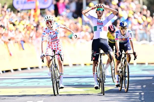 Tour de France 2026 Stage 2 BARCELONA, SPAIN - JULY 05 : Del Toro Isaac (MEX) of UAE Team Emirates XRG celebrating his victory with Pogacar Tadej (SLO) of UAE Team Emirates XRG during stage 2 of the 113rd edition of Tour de France an UCI World Tour 2.UWT cycling road race stage for Men Elite of 182 km with start in Tarragona and finish in Barcelona on July 5, 2026 in Barcelona, Spain, 05 07 2026 ( Motordriver Kurt Vandenborre - Barcelona Spain  Copyright: xPeterxDexVoechtx