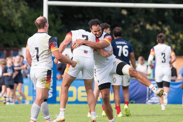 Rugby, Männer, Saison 2026, Europe 7s Championship Hamburg 7s, Finale um Platz 1: GER - FRA, Steinwiesenweg (Hamburg), Tag 3, 05.07.2026 Bennet Veil ( 2, Deutschland) und Chris Umeh ( 7, Deutschland) liegen sich jubelnd in den Armen nach dem Sieg. Hamburg Deutschland *** Rugby, Men, 2026 Season, Europe 7s Championship Hamburg 7s, First-Place Final: GER vs. FRA, Steinwiesenweg, Hamburg, Day 3, July 5, 2026, Bennet Veil 2, Germany and Chris Umeh 7, Germany, embrace each other in celebration after the victory in Hamburg, Germany