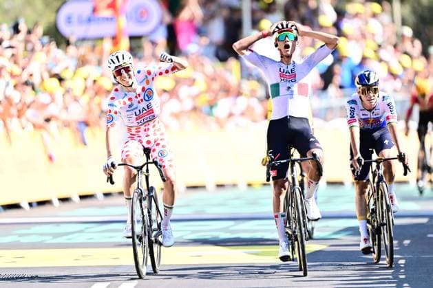 Tour de France 2026 Stage 2 BARCELONA, SPAIN - JULY 05 : Del Toro Isaac (MEX) of UAE Team Emirates XRG celebrating his victory with Pogacar Tadej (SLO) of UAE Team Emirates XRG during stage 2 of the 113rd edition of Tour de France an UCI World Tour 2.UWT cycling road race stage for Men Elite of 182 km with start in Tarragona and finish in Barcelona on July 5, 2026 in Barcelona, Spain, 05 07 2026 ( Motordriver Kurt Vandenborre - Barcelona Spain  Copyright: xPeterxDexVoechtx