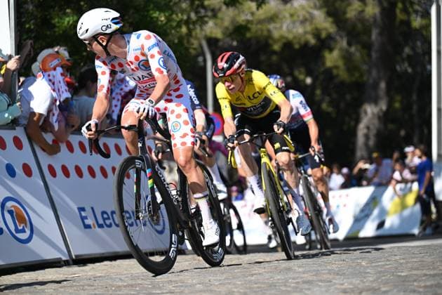 Tour de France 2026 Stage 2 BARCELONA, SPAIN - JULY 05 : Pogacar Tadej (SLO) of UAE Team Emirates XRG, Vingegaard Jonas (DEN) of Team Visma Lease a Bike in action during stage 2 of the 113rd edition of Tour de France an UCI World Tour 2.UWT cycling road race stage for Men Elite of 182 km with start in Tarragona and finish in Barcelona on July 5, 2026 in Barcelona, Spain, 05 07 2026 ( Motordriver Kurt Vandenborre - Barcelona Spain  Copyright: xSzymonxGruchalskix