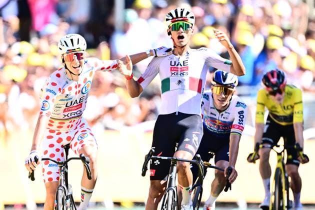 Tour de France 2026 Stage 2 BARCELONA, SPAIN - JULY 05 : Del Toro Isaac (MEX) of UAE Team Emirates XRG celebrating his victory with Pogacar Tadej (SLO) of UAE Team Emirates XRG during stage 2 of the 113rd edition of Tour de France an UCI World Tour 2.UWT cycling road race stage for Men Elite of 182 km with start in Tarragona and finish in Barcelona on July 5, 2026 in Barcelona, Spain, 05 07 2026 ( Motordriver Kurt Vandenborre - Barcelona Spain  Copyright: xPeterxDexVoechtx