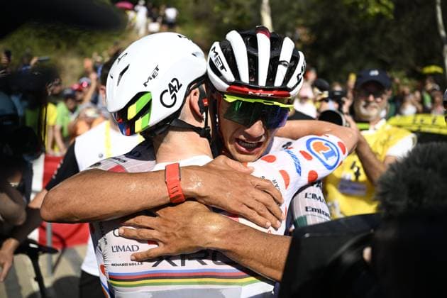 Tour de France 2026 Stage 2 BARCELONA, SPAIN - JULY 05 : Del Toro Isaac (MEX) of UAE Team Emirates XRG celebrating his victory with Pogacar Tadej (SLO) of UAE Team Emirates XRG during stage 2 of the 113rd edition of Tour de France an UCI World Tour 2.UWT cycling road race stage for Men Elite of 182 km with start in Tarragona and finish in Barcelona on July 5, 2026 in Barcelona, Spain, 05 07 2026 Barcelona Spain  Copyright: xJasperxJacobsx